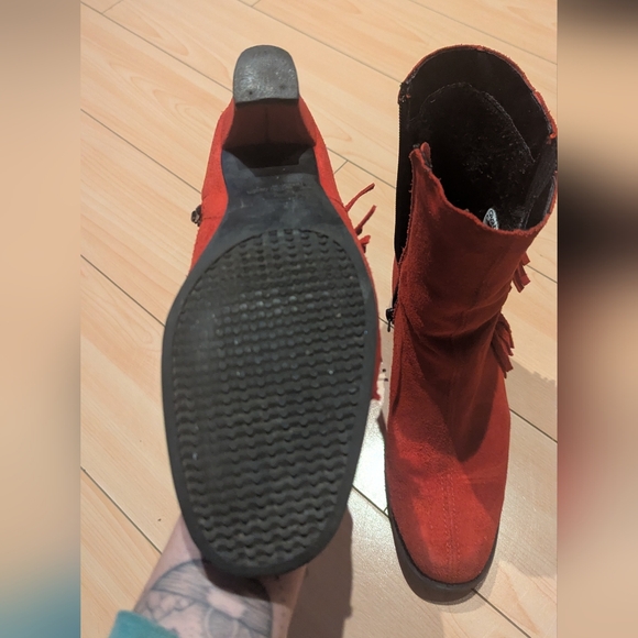 Vintage Red Fringe Suede Ankle Boots - Picture 6 of 9